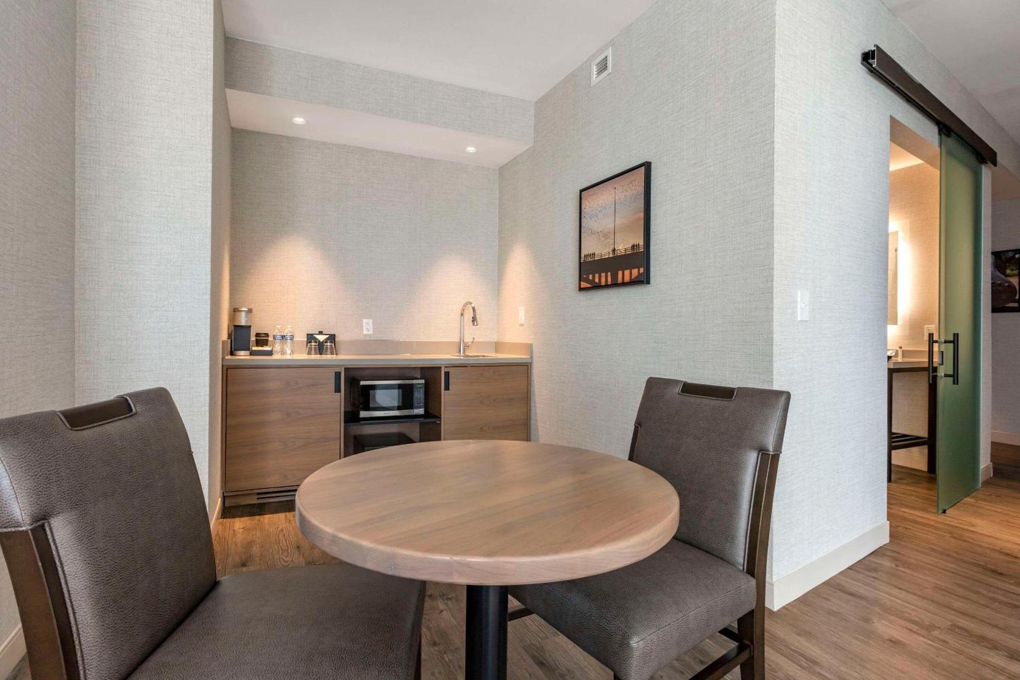 Cambria Hotel Austin Airport 외부 사진